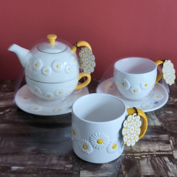 Daisy 🌼 Teacup and Saucer Set by Bluebird & Willow Studio - Picture 6 of 6